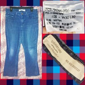 Levi Strauss Signature Med/Dk Blue Mid Rise Bootcut Leg Denim Jeans 10S(W30 L30)